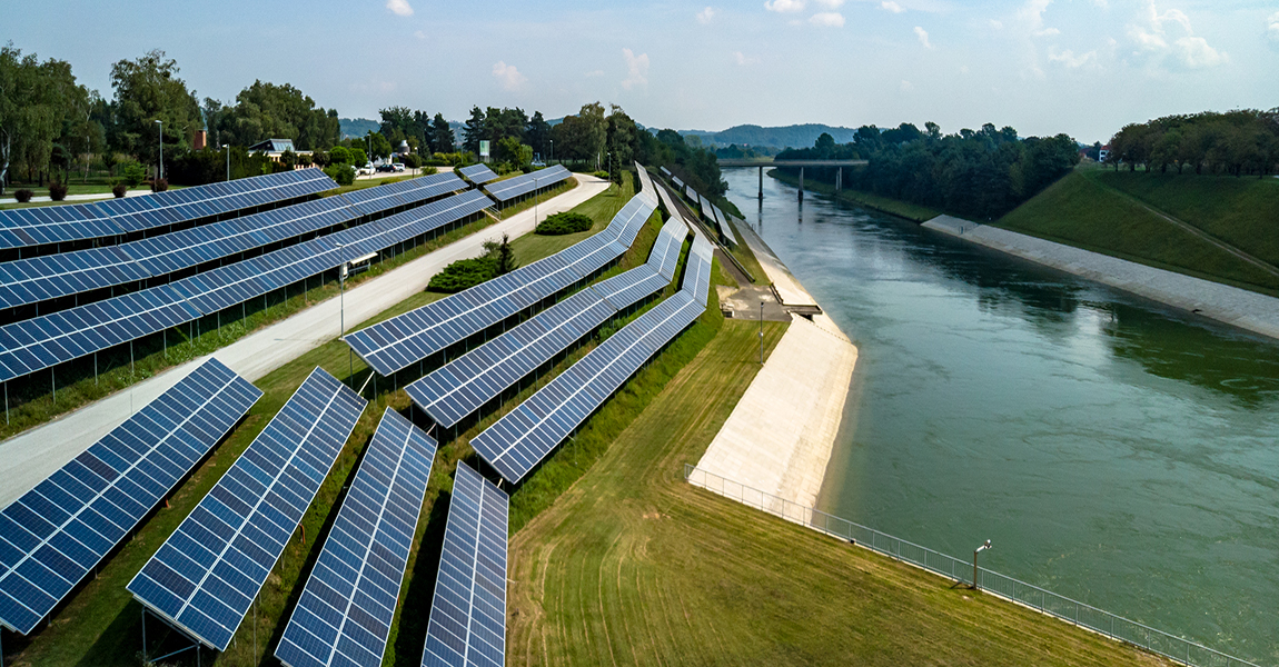 Solar power plants on infrastructure of hydro power plants