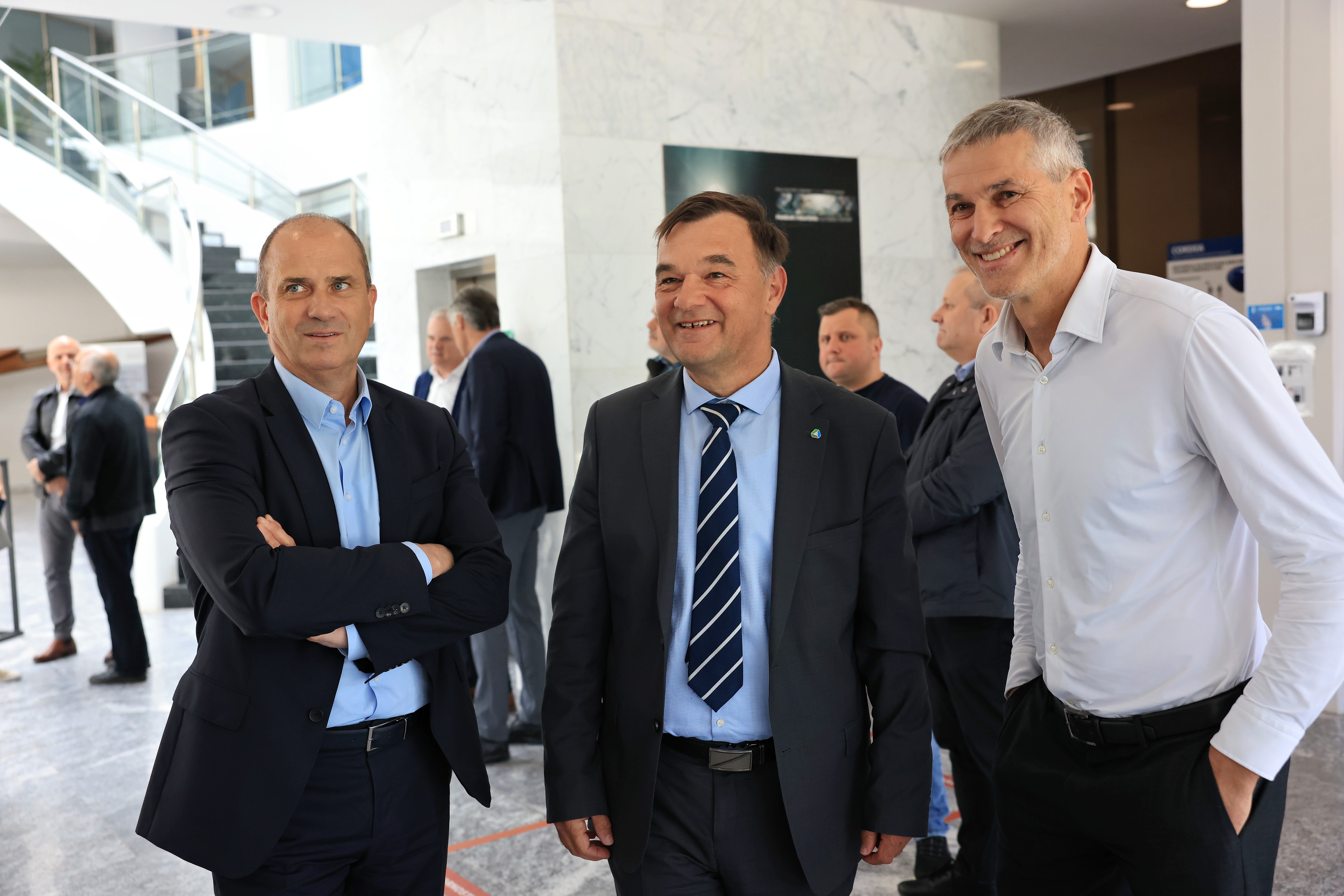 Dr. Štokelj HSE_g. Tumpej DEM_mag. Alan Perc Energija Plus na srečanju ob zaključku projekta.JPG