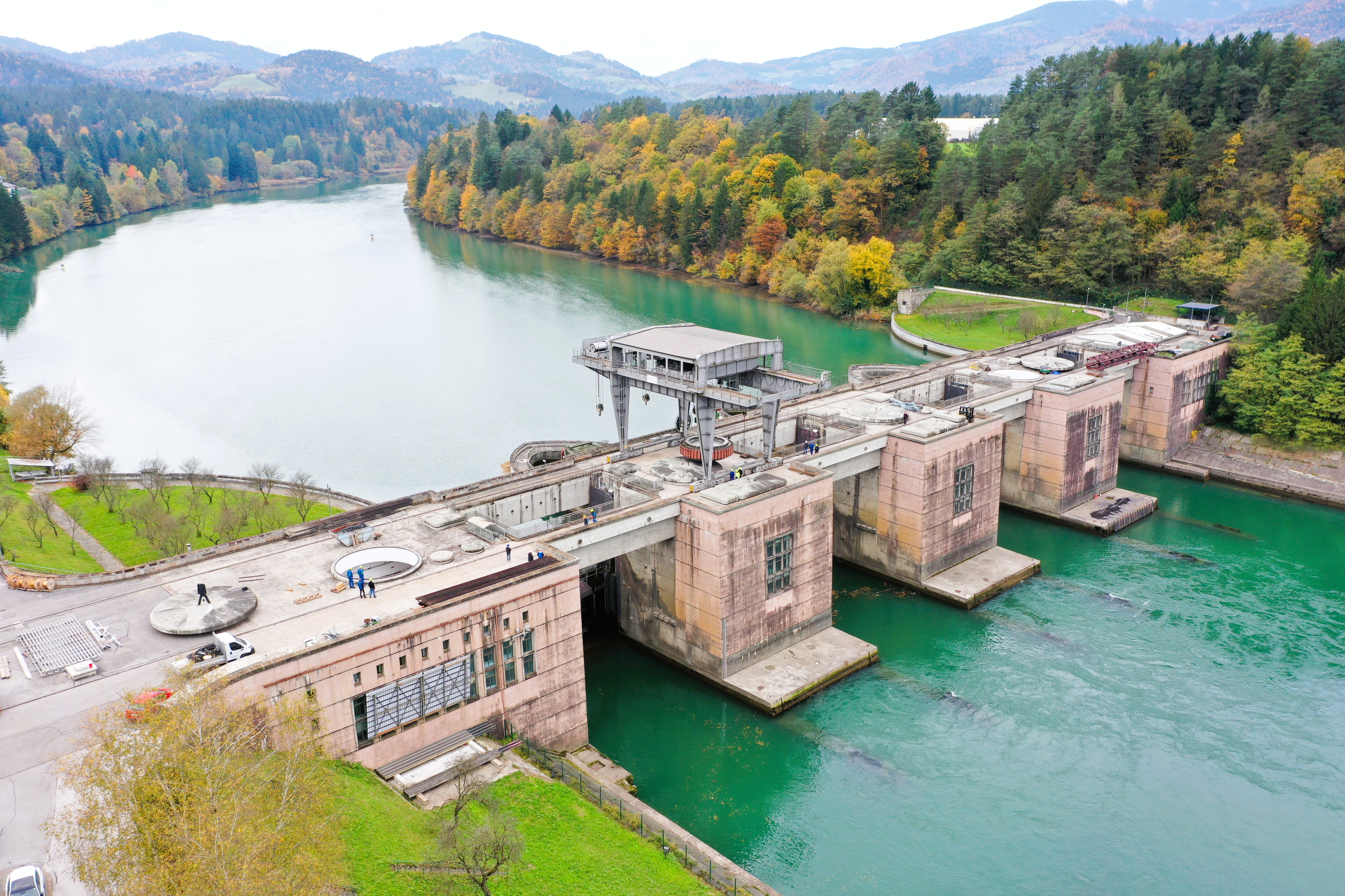 Dvig rotorja na HE Vuzenica v sklopu projekta.JPG